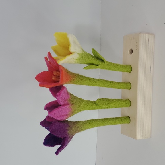 Lovevery Toys Lovevery Felt Flowers In A Row From The Helper Play